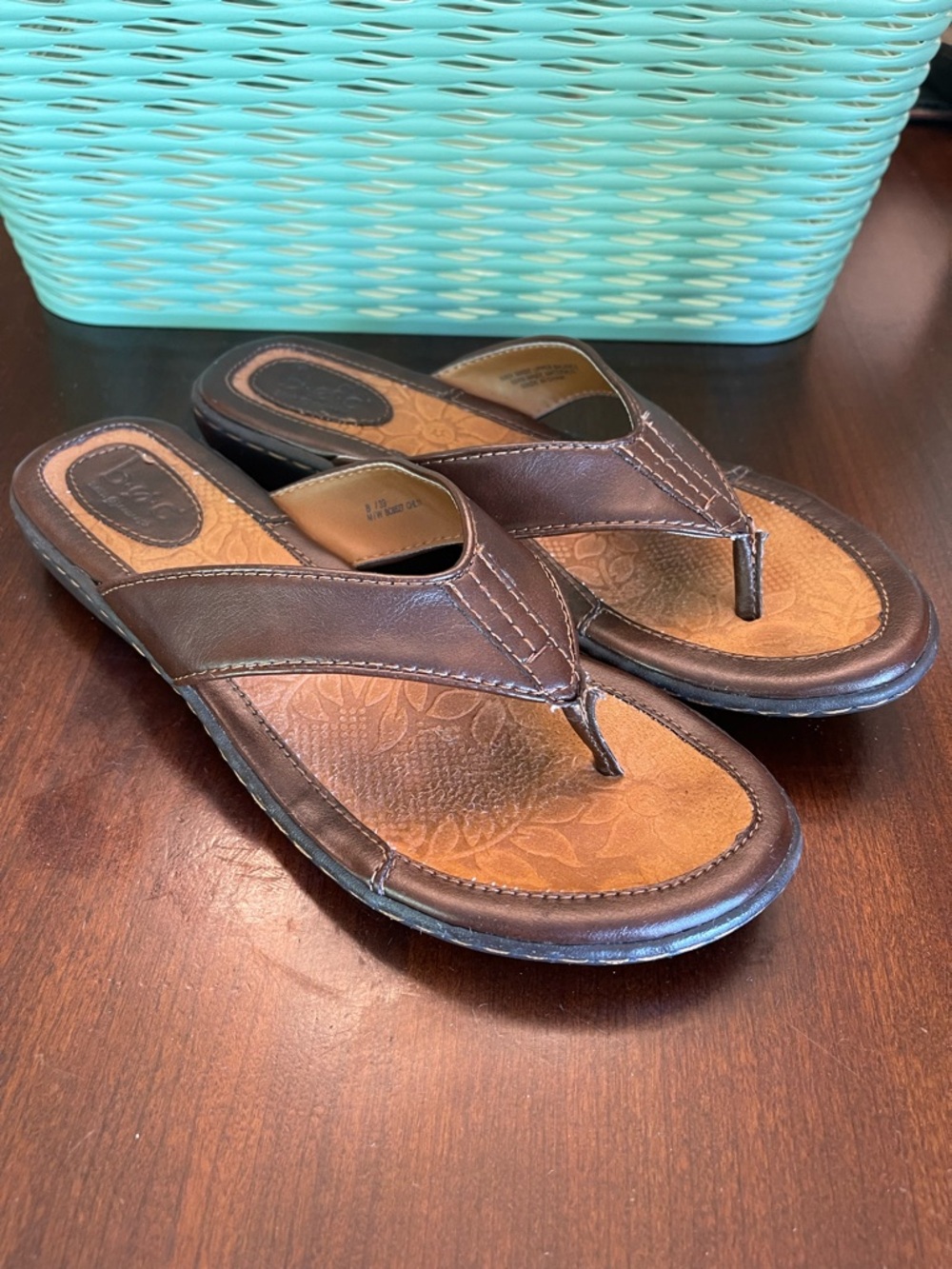 B.O.C. By Born Concept Flip Flop Sandals Brown Faux Leather - SZ 8